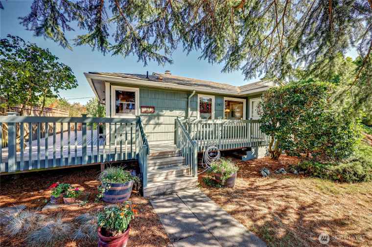 Photo of 2418 E 23rd St Bremerton, WA 98310