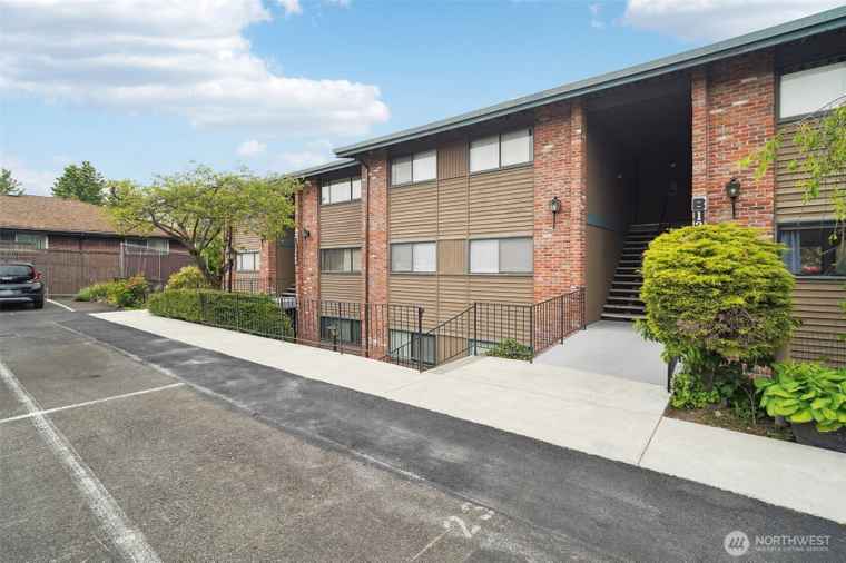 Photo of 13558 37th Ave S #21 Tukwila, WA 98168