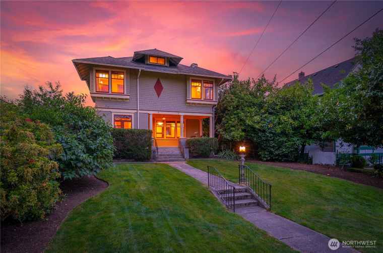 Photo of 307 AVENUE C Snohomish, WA 98290