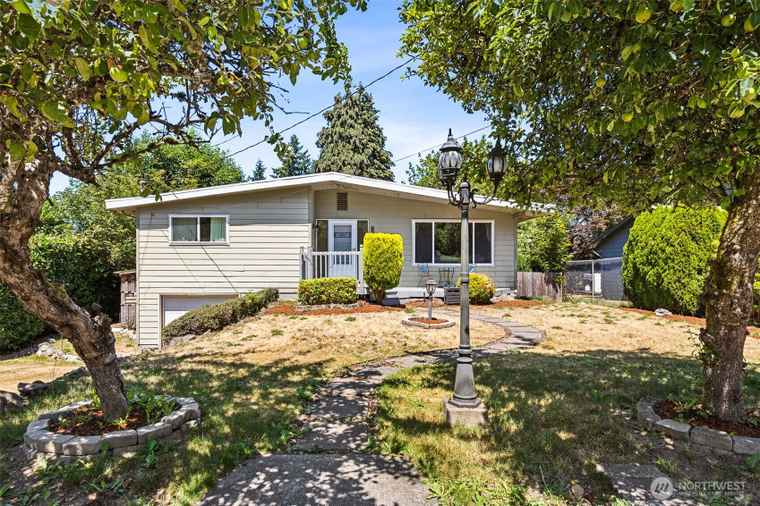 Photo of 2134 SW 339th St Federal Way, WA 98023