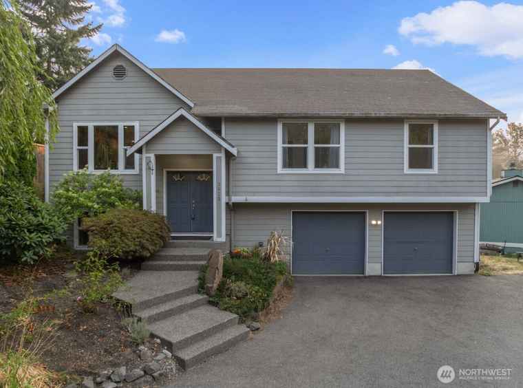 Photo of 3913 W Tapps Dr E Lake Tapps, WA 98391