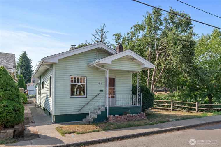 Photo of 1515 5th St Bremerton, WA 98337