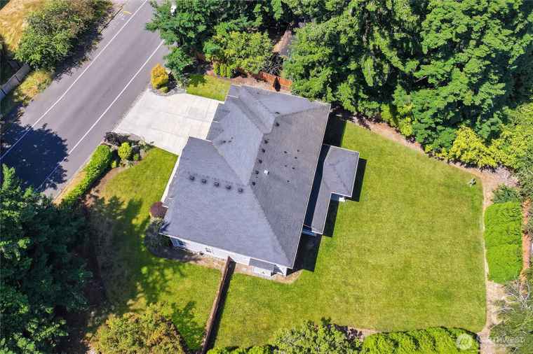 Photo of 14918 SE 46th St Bellevue, WA 98006