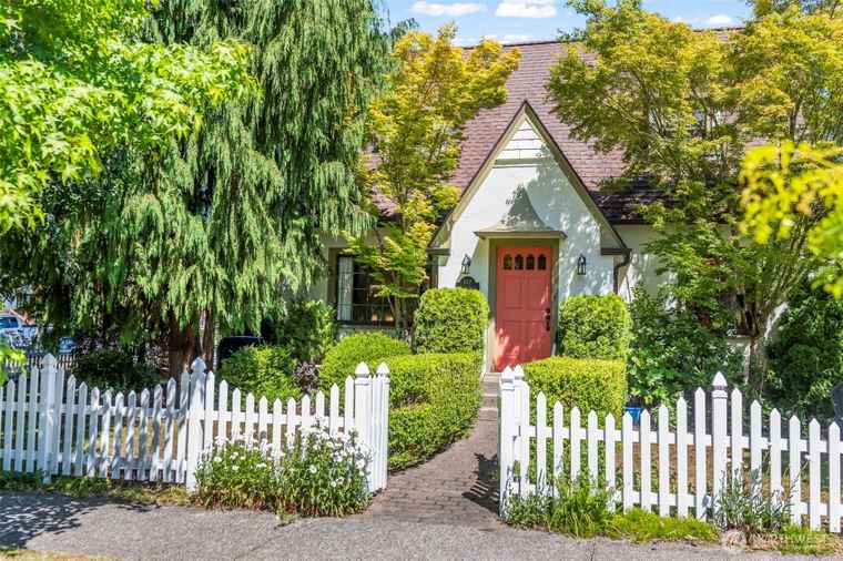 Photo of 1017 N Junett St Tacoma, WA 98406