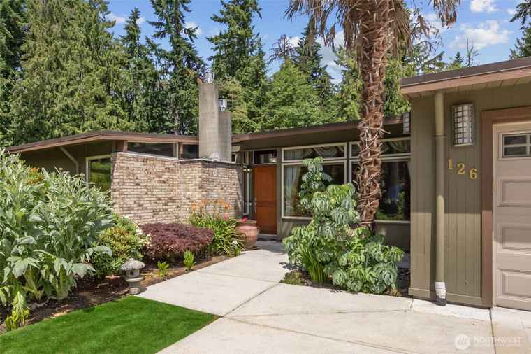 Photo of 126 SW 171st St Normandy Park, WA 98166