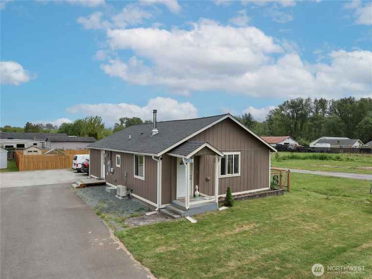 Photo of 1003 N Fruitdale Rd Sedro Woolley, WA 98284