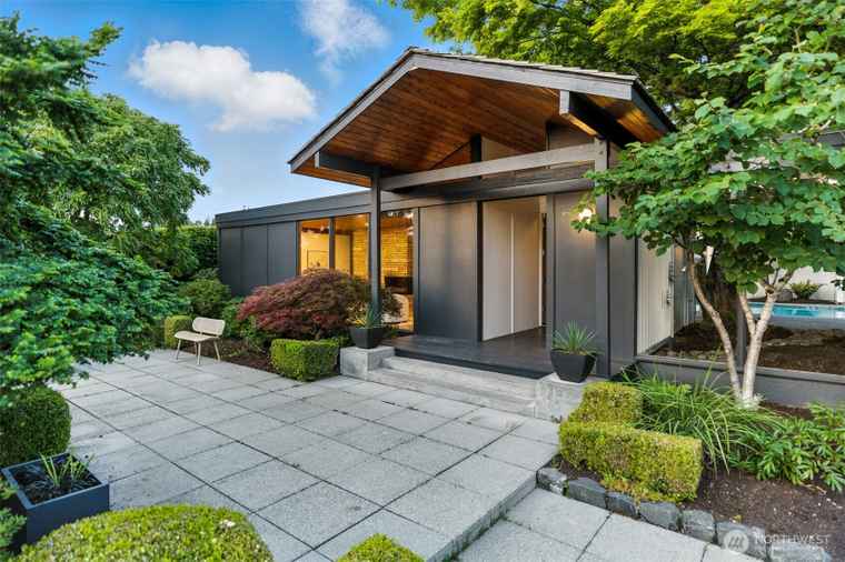 Photo of 615 Bayside Rd Bellingham, WA 98225
