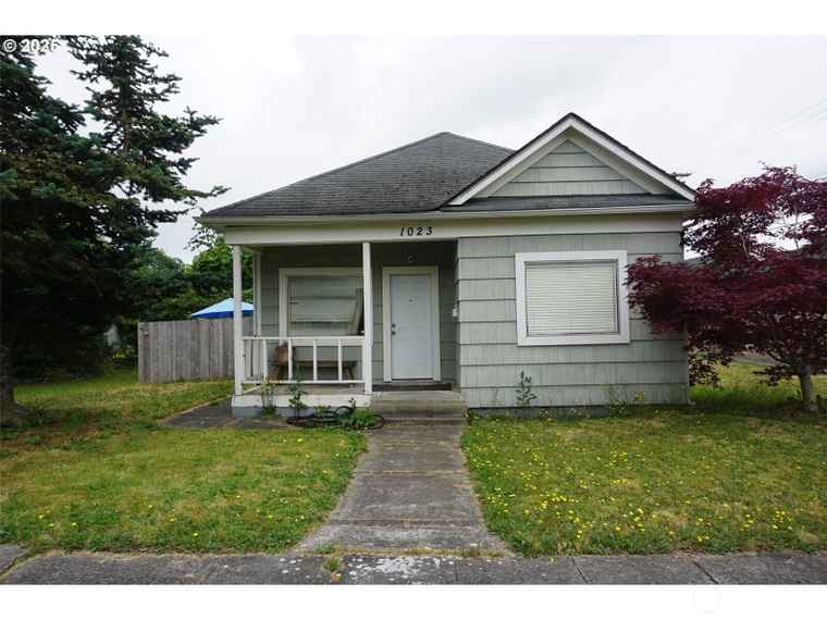 Photo of 1023 E St Centralia, WA 98531