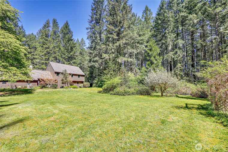 Photo of 8401 Quail Hill Rd Bainbridge Island, WA 98110