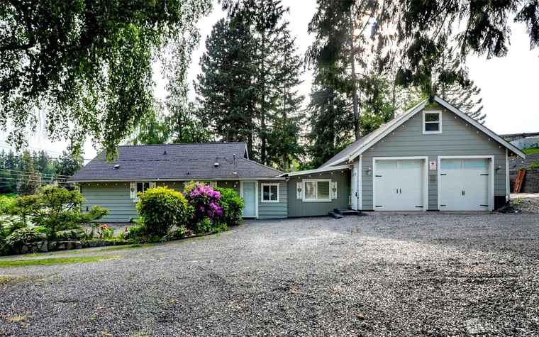 Photo of 9807 S Lake Stevens Rd Lake Stevens, WA 98258