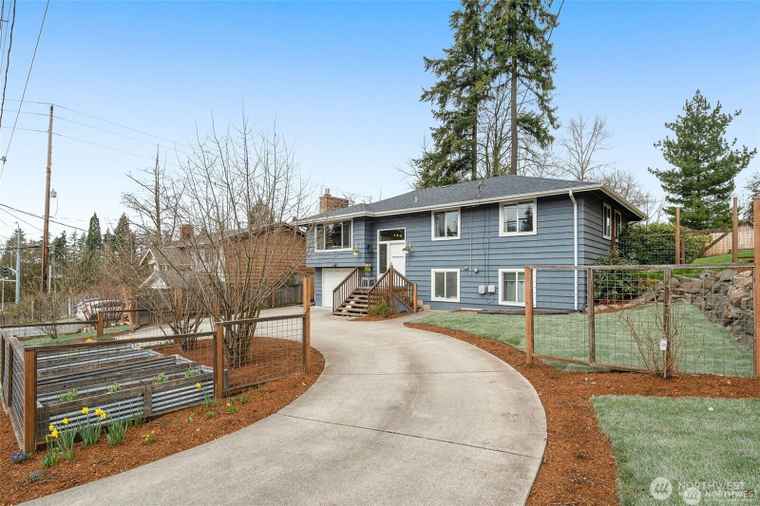 Photo of 5113 212th St SW Lynnwood, WA 98036