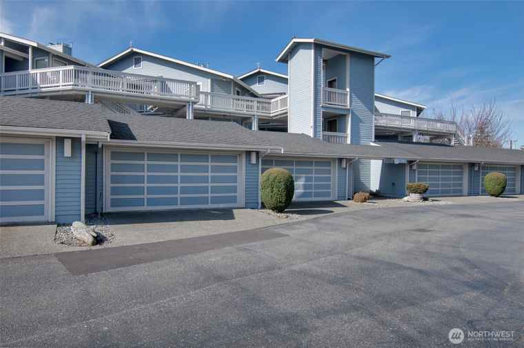 Photo of 651 SE Bayshore Dr Unit B304 Oak Harbor, WA 98277