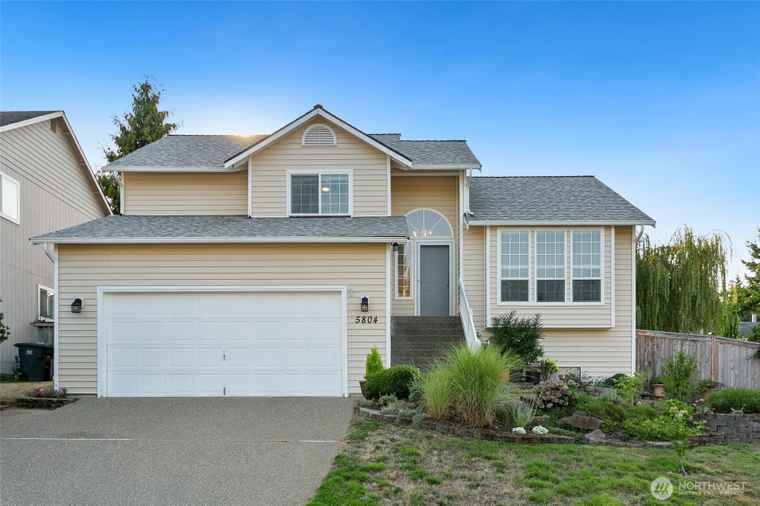 Photo of 5804 11th Ave W Everett, WA 98203
