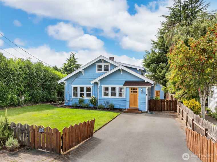 Photo of 3002 Locust Ave W University Place, WA 98466