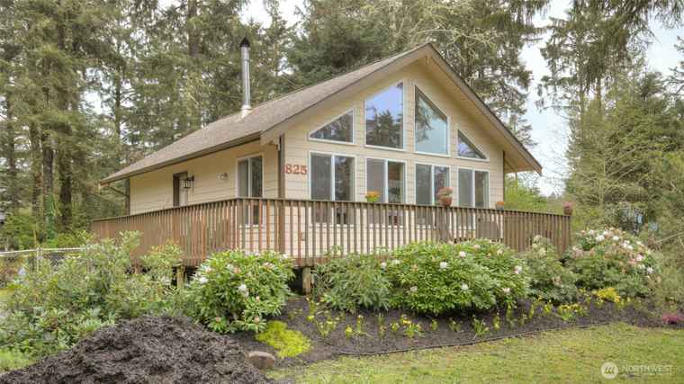 Photo of 825 Duck Lake Dr NE Ocean Shores, WA 98569