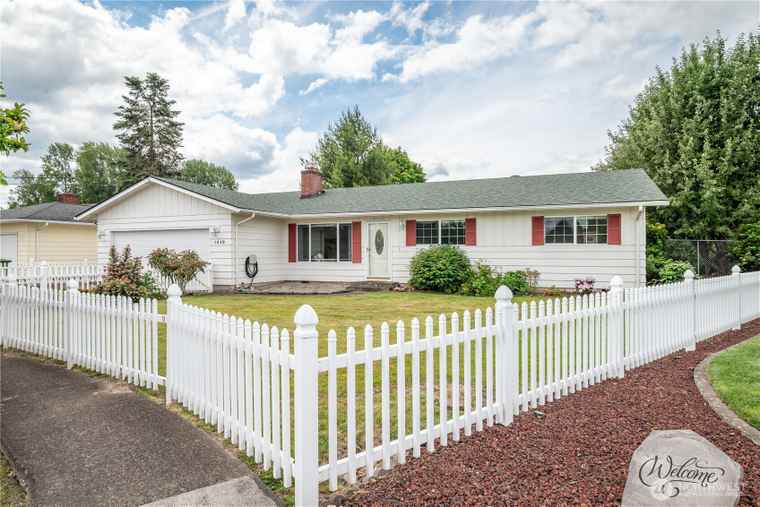 Photo of 1419 Midland Ave Longview, WA 98632