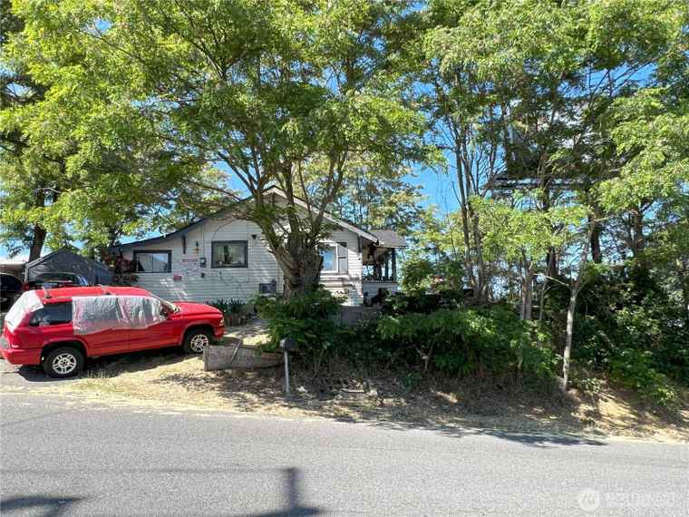 Photo of 15325 1st Ave S Burien, WA 98148