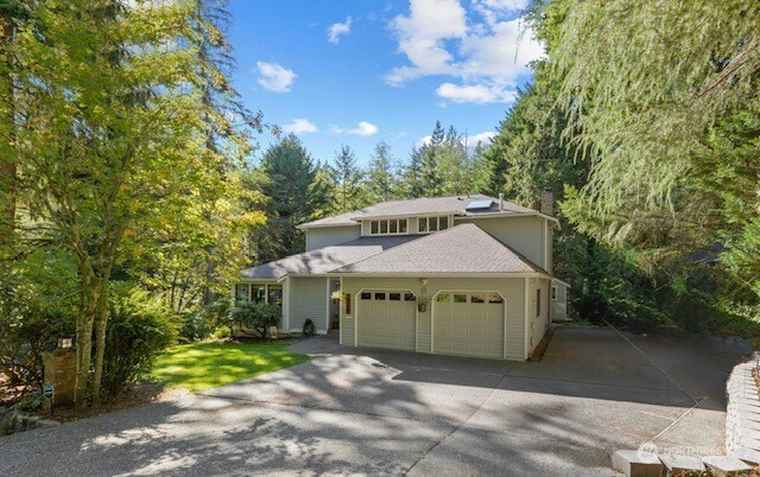 Photo of 14205 Crown Point Pl NW Silverdale, WA 98383