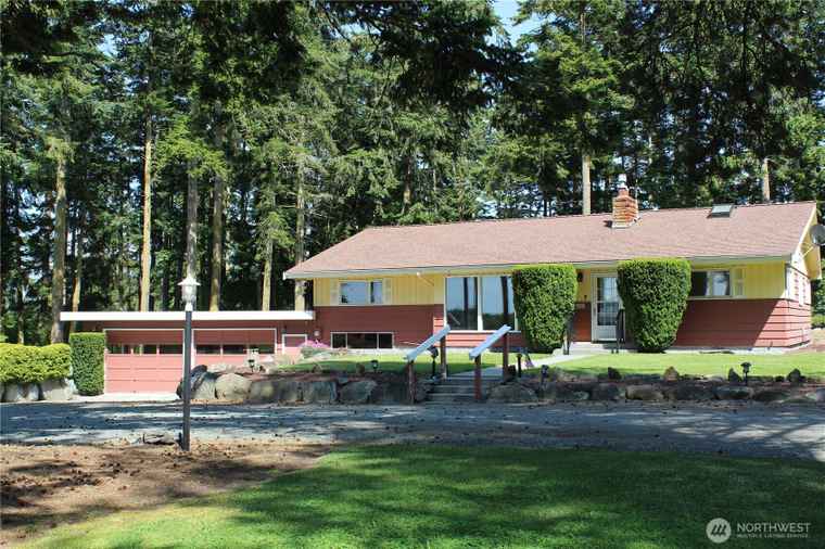Photo of 1485 Zylstra Rd Oak Harbor, WA 98277