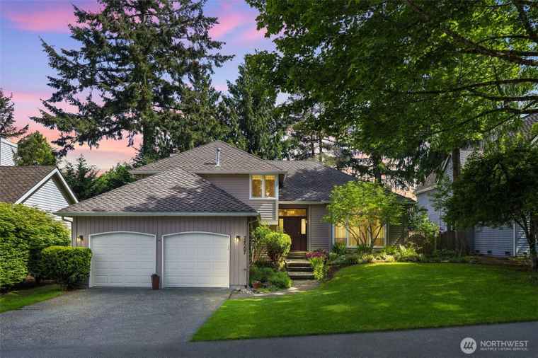 Photo of 24507 SE 37th St Sammamish, WA 98029