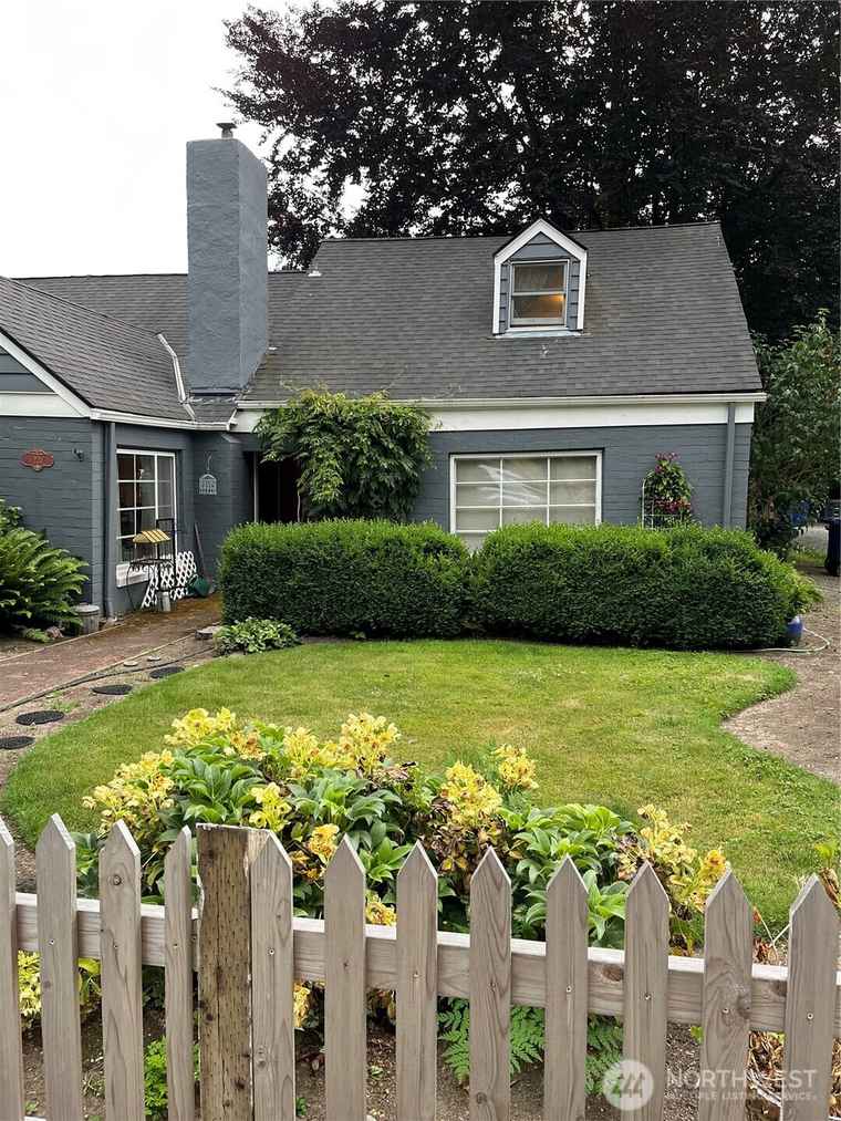 Photo of 221 E 3rd St North Bend, WA 98045