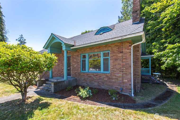 Photo of 314 E 2nd St Port Angeles, WA 98362