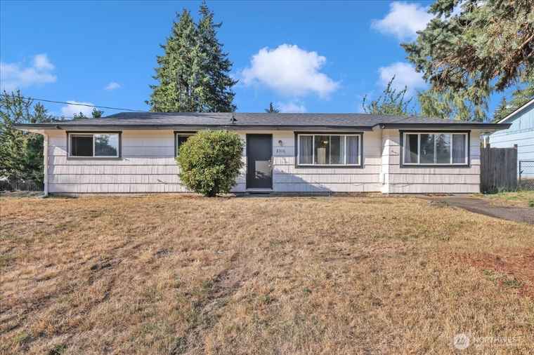 Photo of 2316 SW 328th St Federal Way, WA 98023