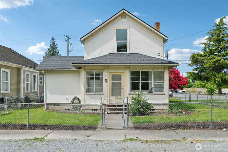 Photo of 1103 S 6th St Mount Vernon, WA 98273