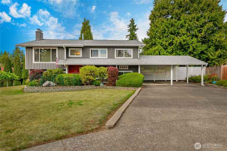 Photo of 2820 E Crestline Dr Bellingham, WA 98226
