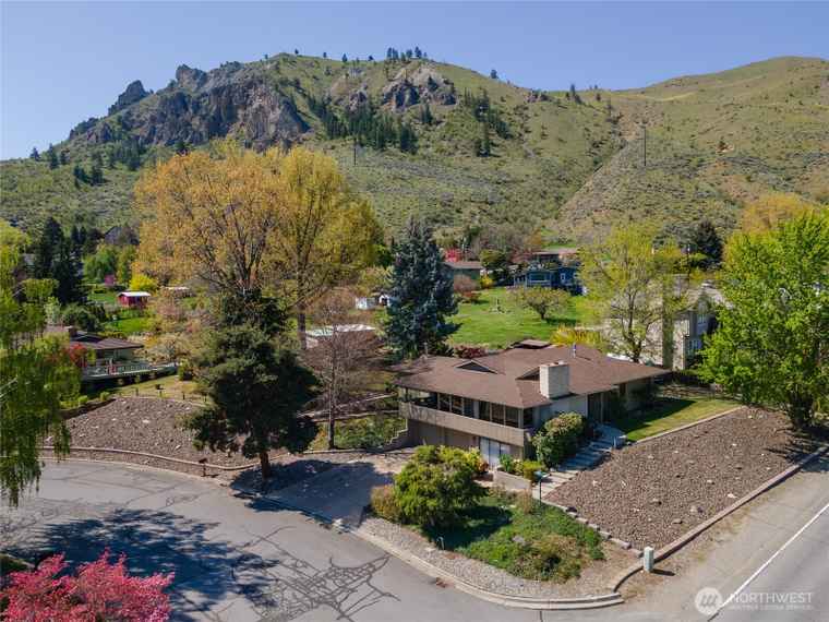 Photo of 1200 Summer Hill Pl Wenatchee, WA 98801