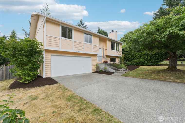 Photo of 16102 NE 107th Ct Redmond, WA 98052