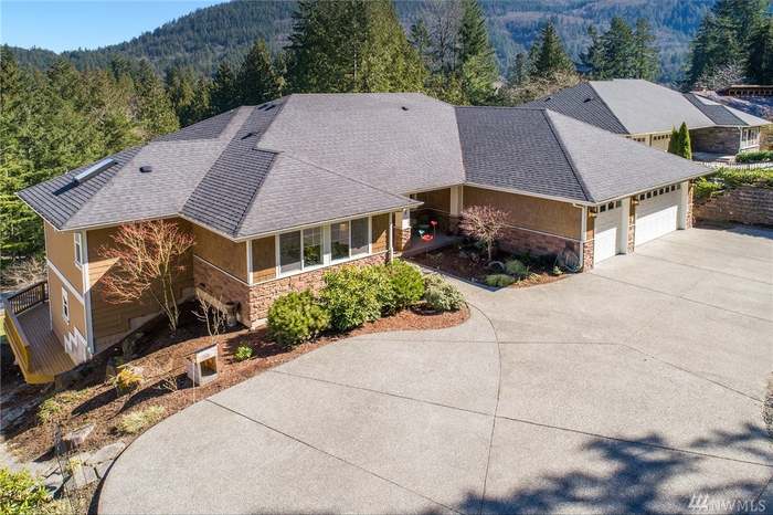 1525 Hillside Dr Se Issaquah Wa 98027 4 Beds 4 5 Baths