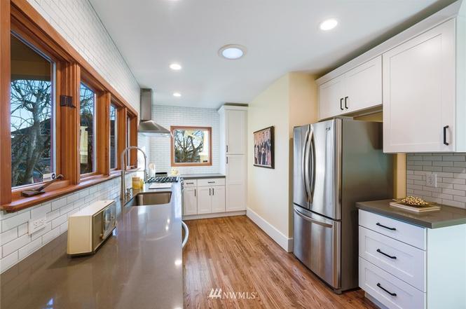 202 N 42nd St, Seattle, WA 98103