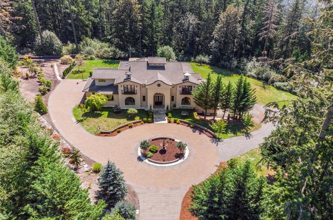 house Beyoncé & Jay-Z Buy $26M East Hampton 'Pond House' — The