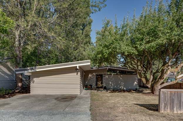 13002 23rd Place Ne Seattle Wa 98125 3 Beds 1 5 Baths