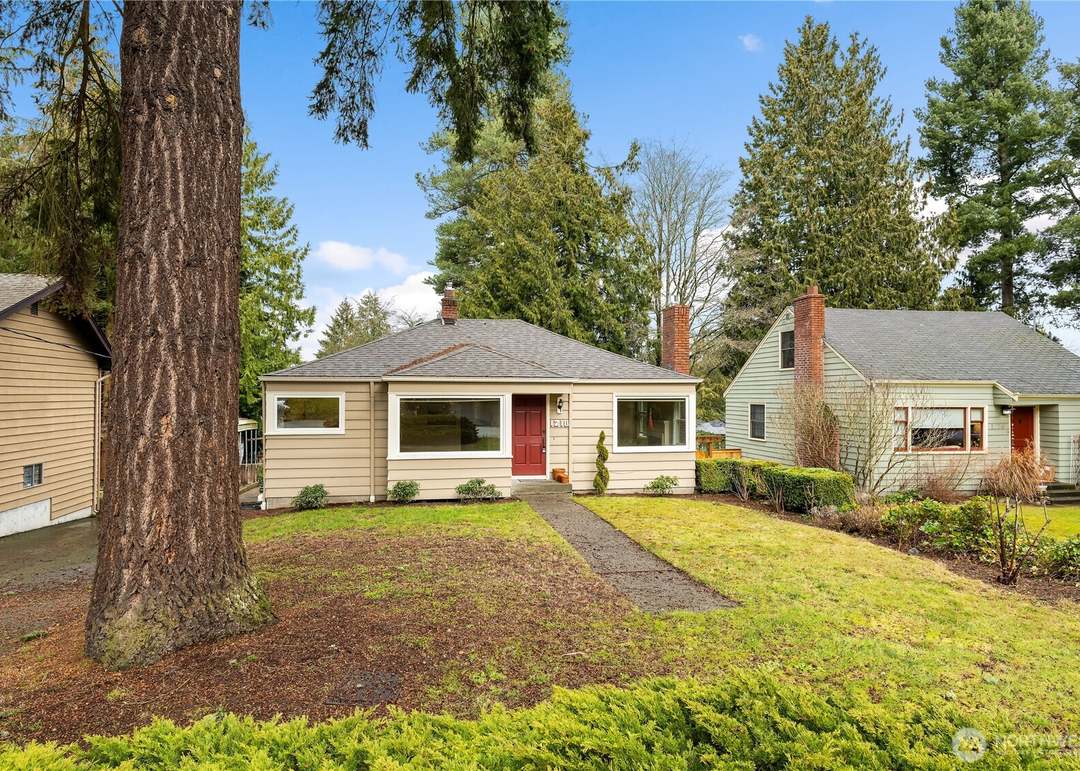 1218 NE 103RD St, Seattle, WA 98125 | Redfin