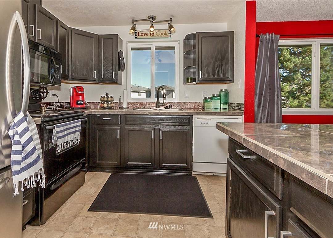 10615 56th Ave NE, Marysville, WA 98270