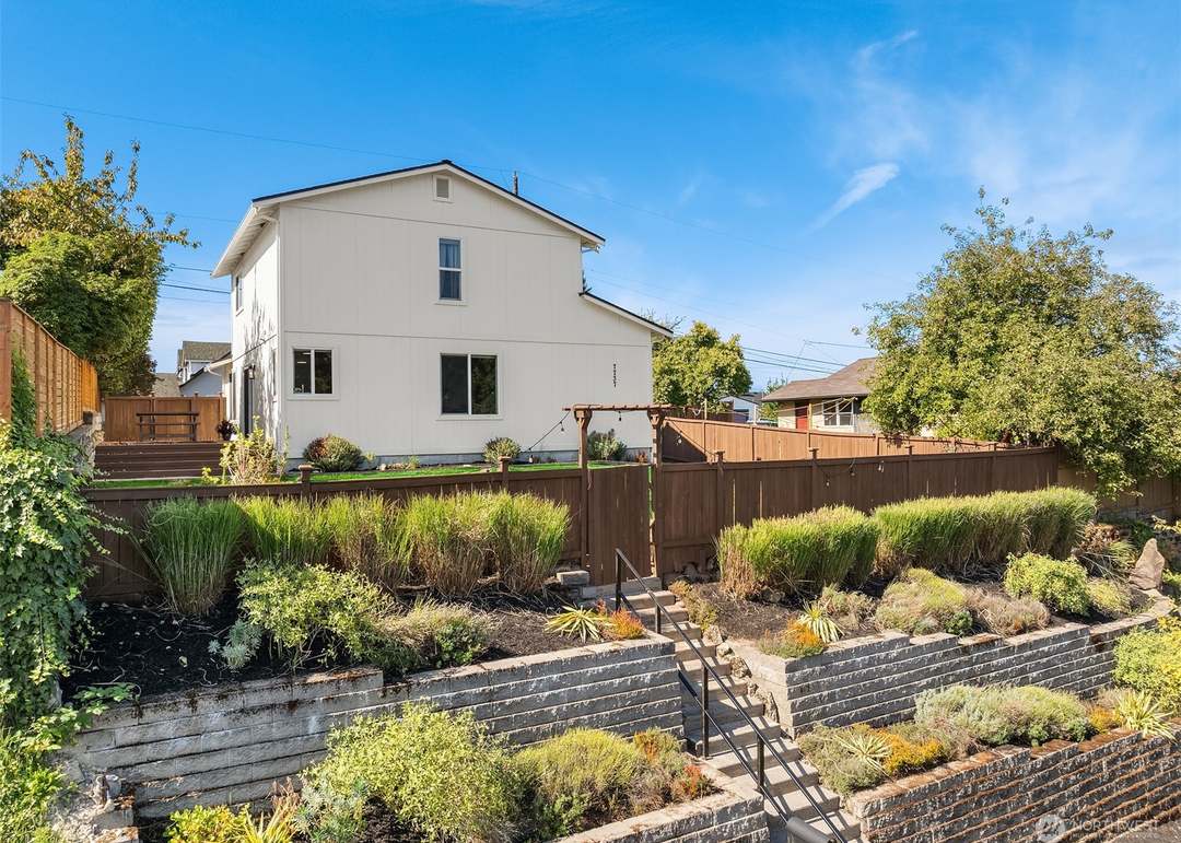 7737 13th Ave SW, Seattle, WA 98106 | Redfin