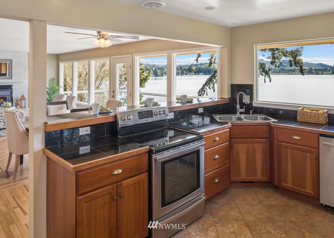 6701 Lake Dr, Bremerton, WA 98312