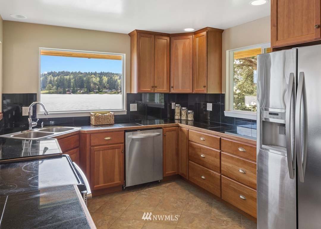 6701 Lake Dr, Bremerton, WA 98312