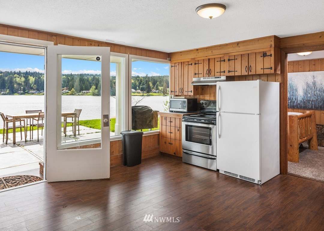 6701 Lake Dr, Bremerton, WA 98312