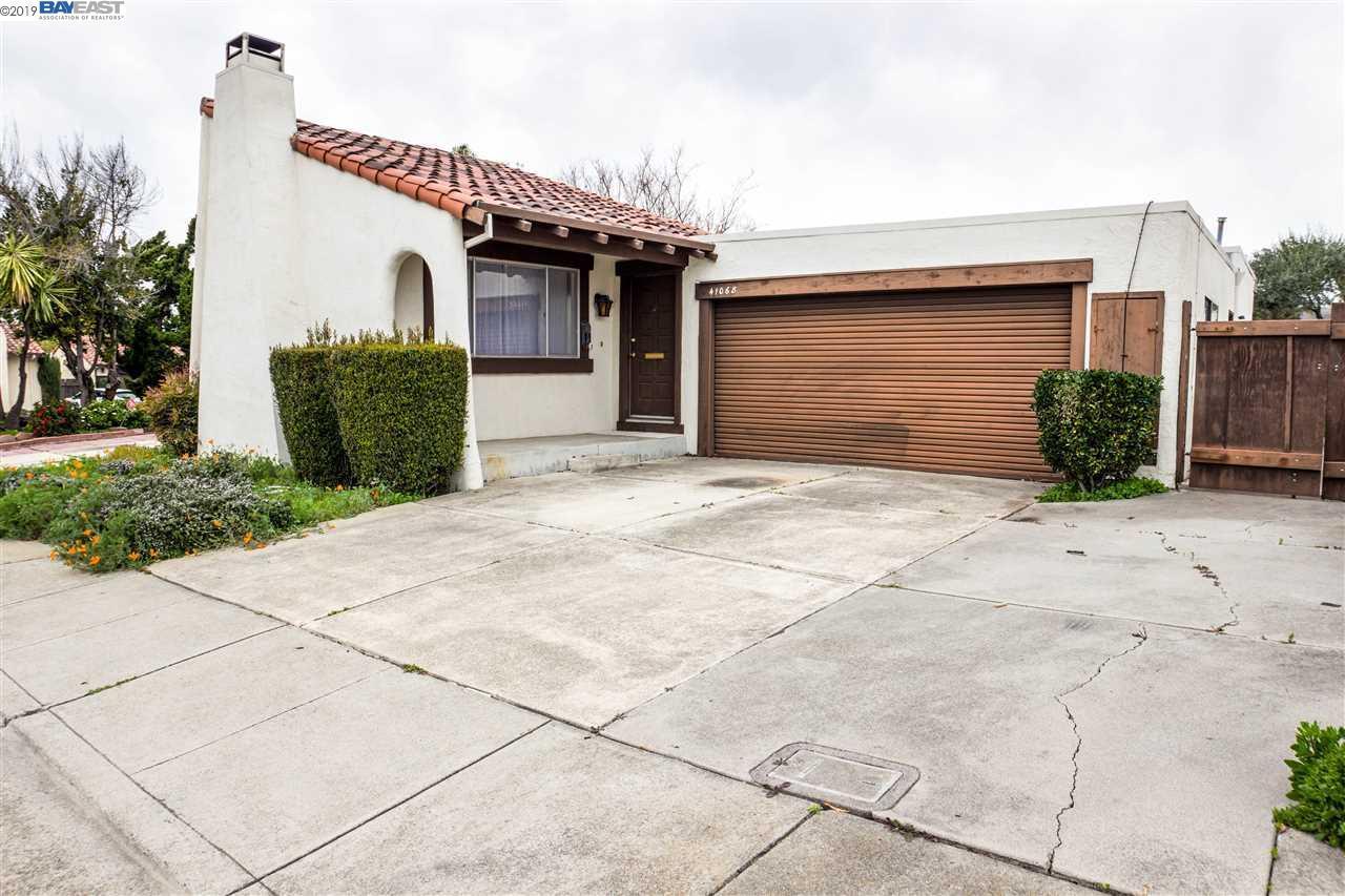 https://ssl.cdn-redfin.com/photo/10/bigphoto/491/40853491_2.jpg
