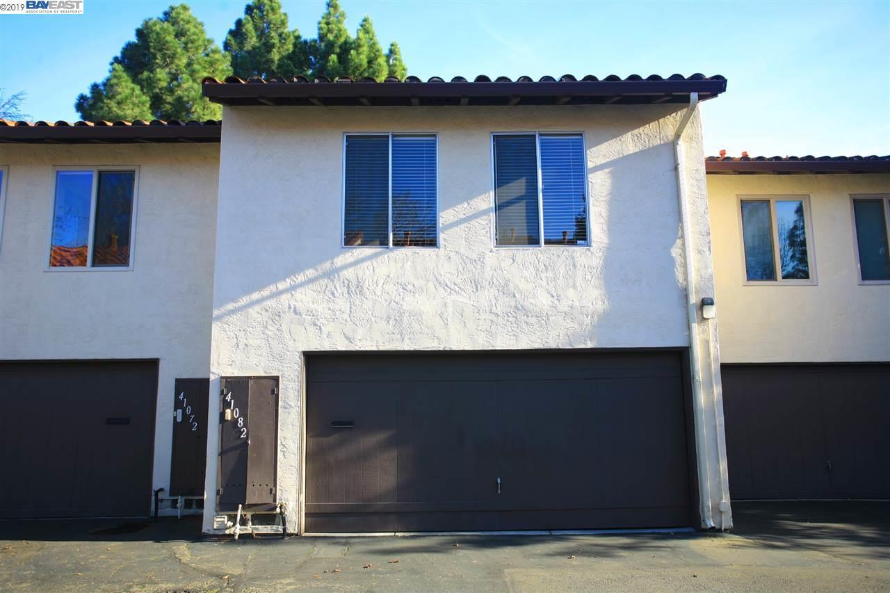 https://ssl.cdn-redfin.com/photo/10/bigphoto/777/40851777_0.jpg
