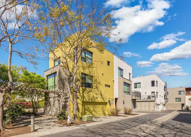 Property at 402 Palisade Dr, Oakland, CA 94607, 2 beds, 2.5 baths