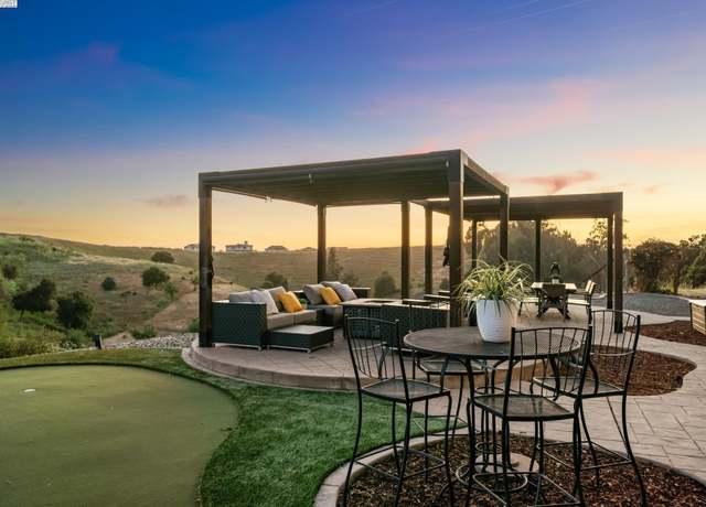Property at 3879 Blackstone Ct, Castro Valley, CA 94542, 6 beds, 4.5 baths