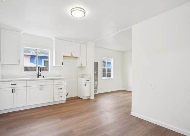 Property at 1130 61st Ave, Oakland, CA 94621, 5 beds, 1 bath