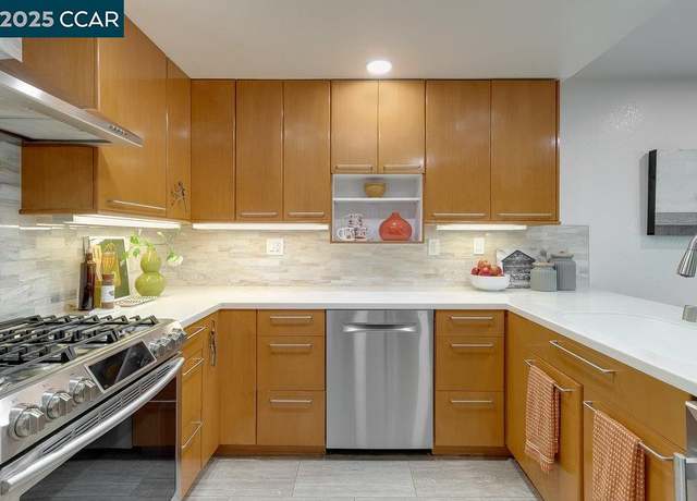 Property at 325 Beacon Ridge Ln, Walnut Creek, CA 94597, 3 beds, 3.5 baths