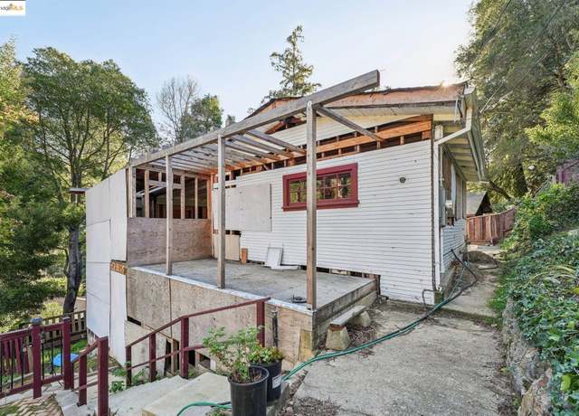 Property at 5523 Merriewood Dr, Oakland, CA 94611, 3 beds, 3 baths