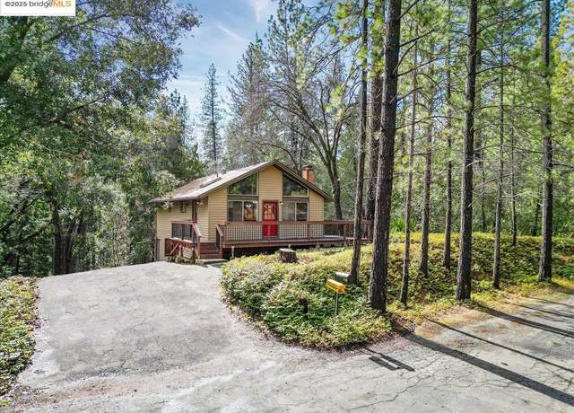 Property at 16853 E Meadow Ln, Sonora, CA 95370, 3 beds, 2 baths