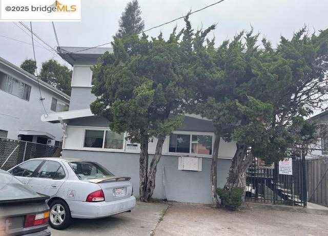 Property at 3234 E 27th St, Oakland, CA 94601, 8 beds, 4 baths